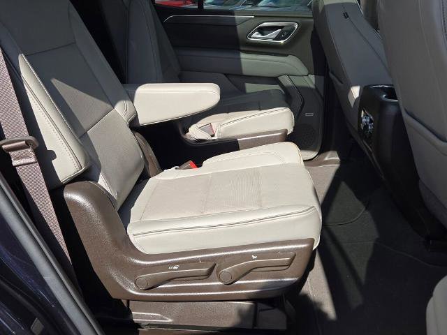 Used 2022 GMC Yukon SLT w/ SLT Premium Package image 9