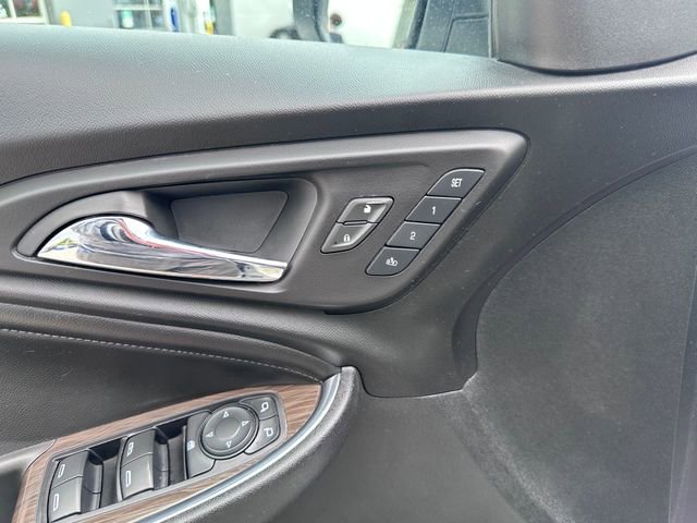 Used 2018 Chevrolet Malibu Premier w/ Premier Sun and Wheel Package FWD image 14