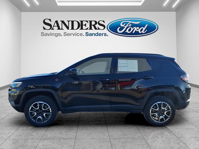 Used 2025 Jeep Compass Trailhawk w/ Trailhawk Elite Group image 6