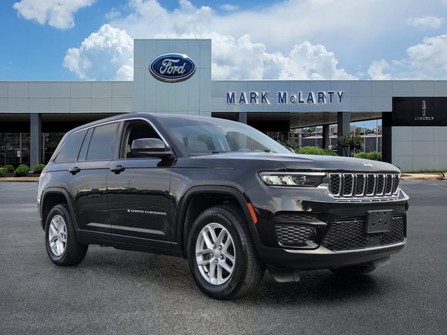 Used 2023 Jeep Grand Cherokee Laredo AWD/4WD image 7