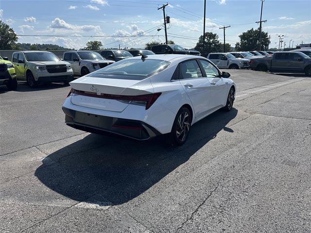 Used 2025 Hyundai Elantra SEL FWD image 13