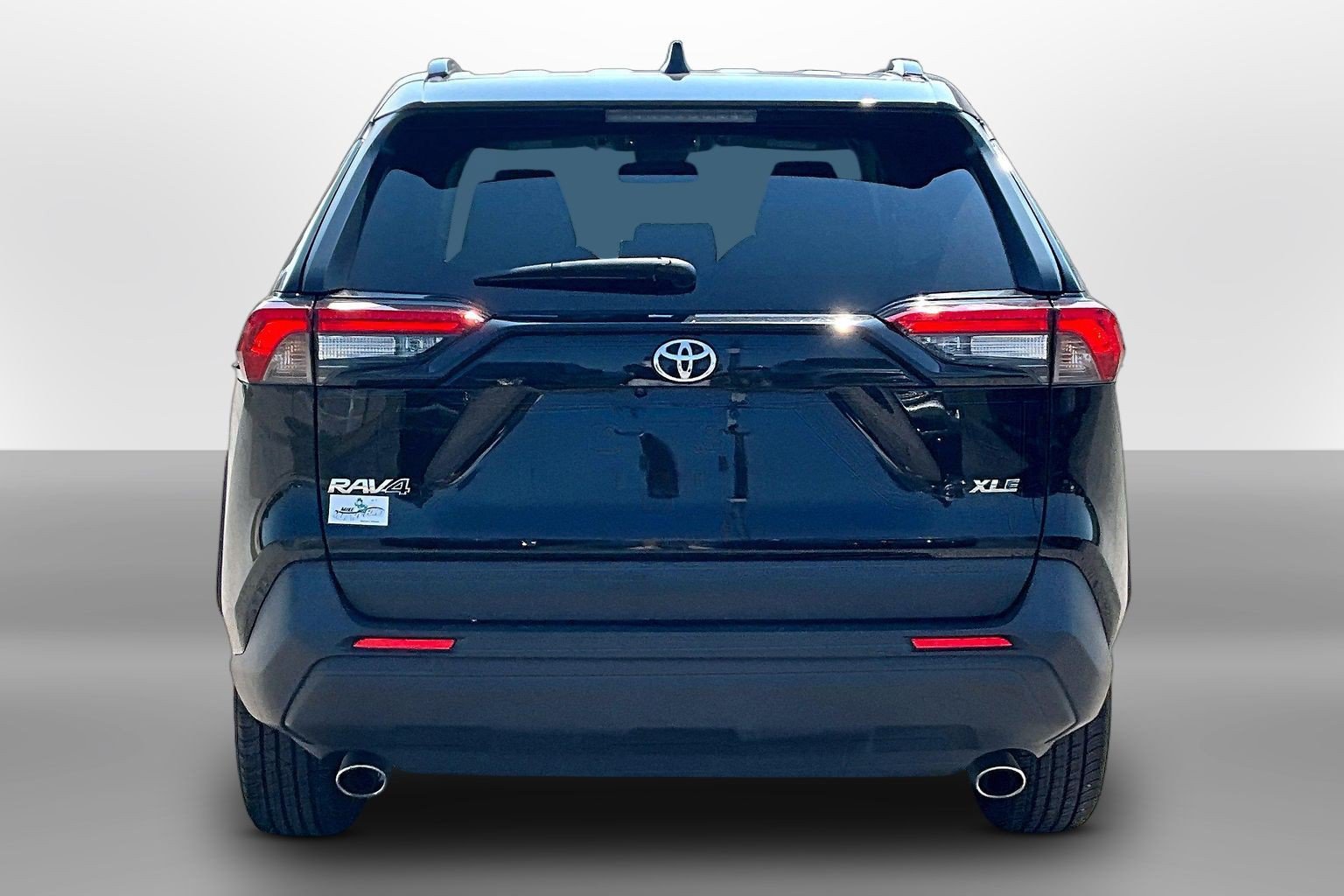 Used 2024 Toyota RAV4 XLE FWD image 4