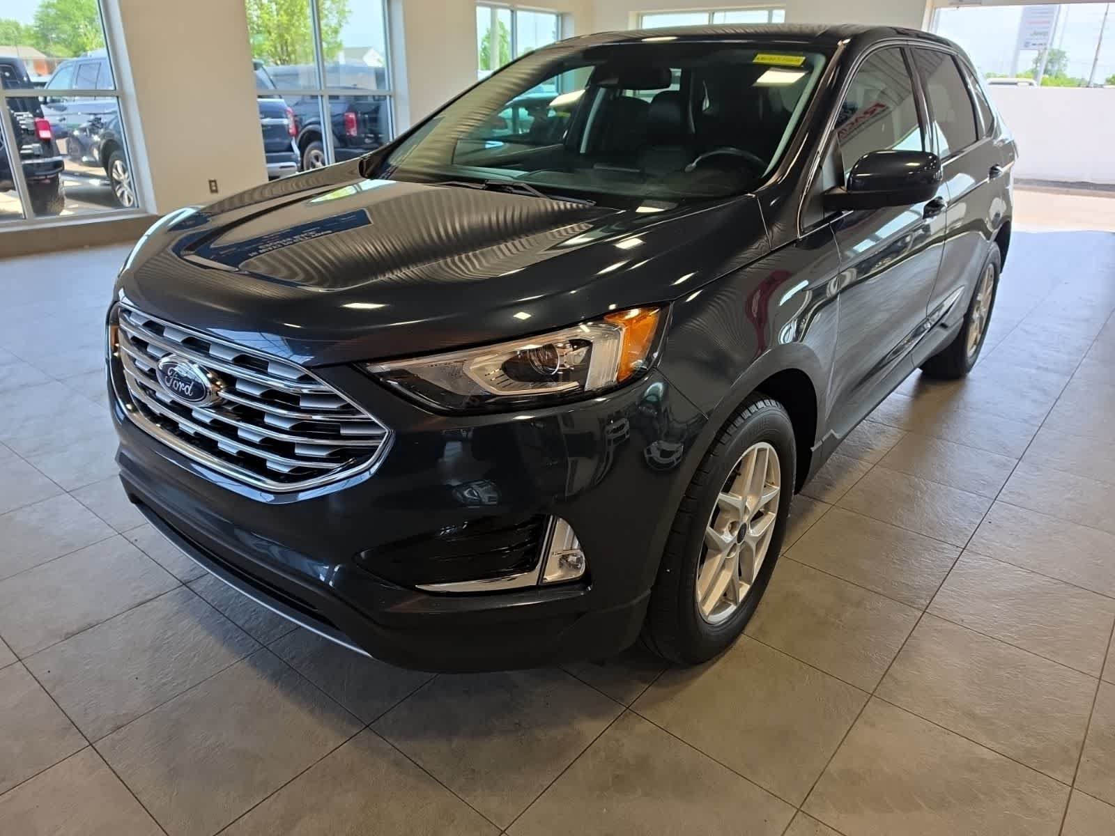 Certified 2022 Ford Edge SEL w/ Convenience Package AWD/4WD image 2