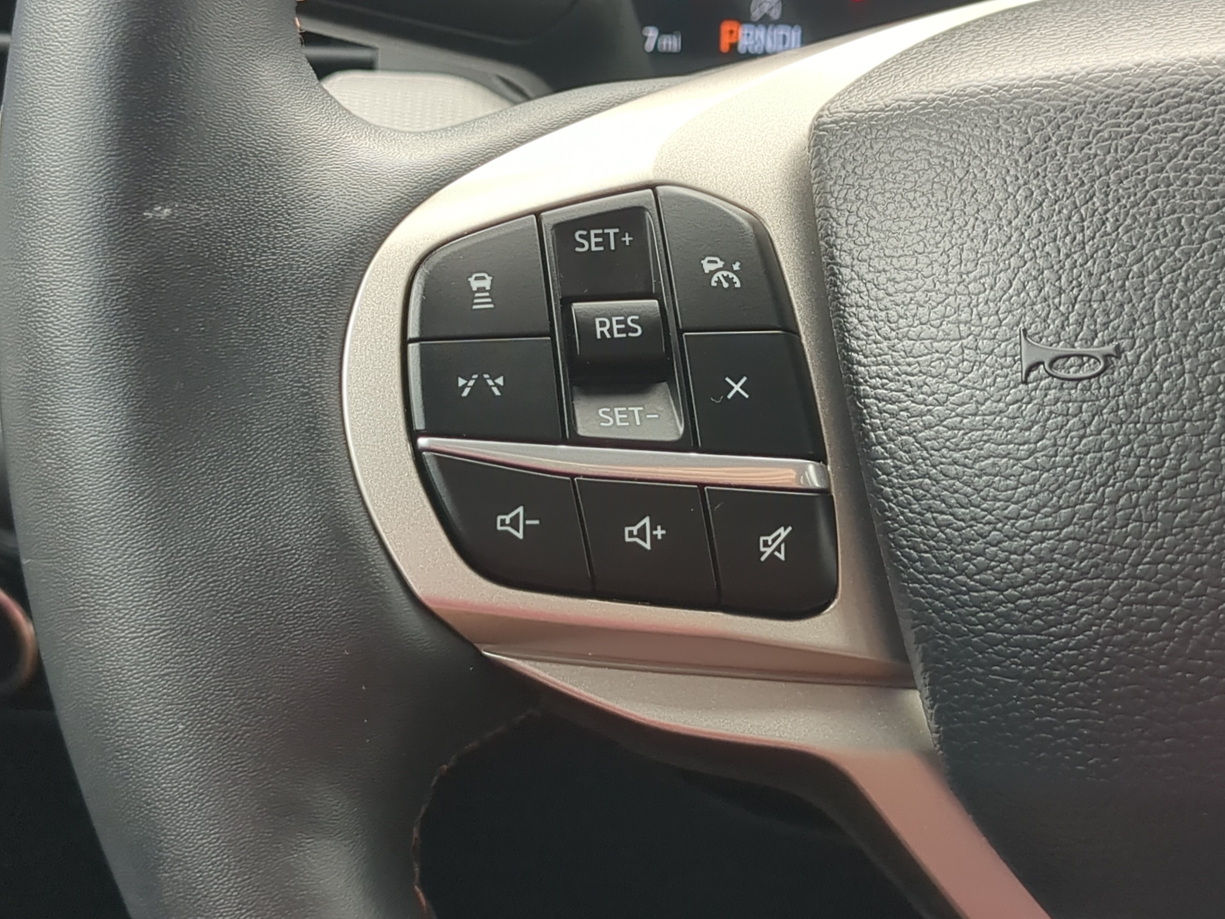 Certified 2025 Ford Explorer Active w/ Active Comfort Package RWD image 22