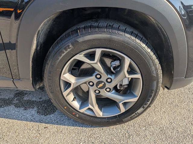 Used 2025 Chevrolet Trax LT FWD image 11