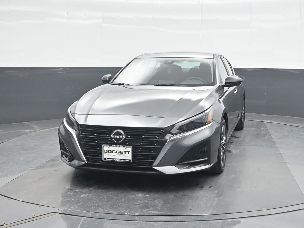 Used 2025 Nissan Altima 2.5 SV FWD image 2
