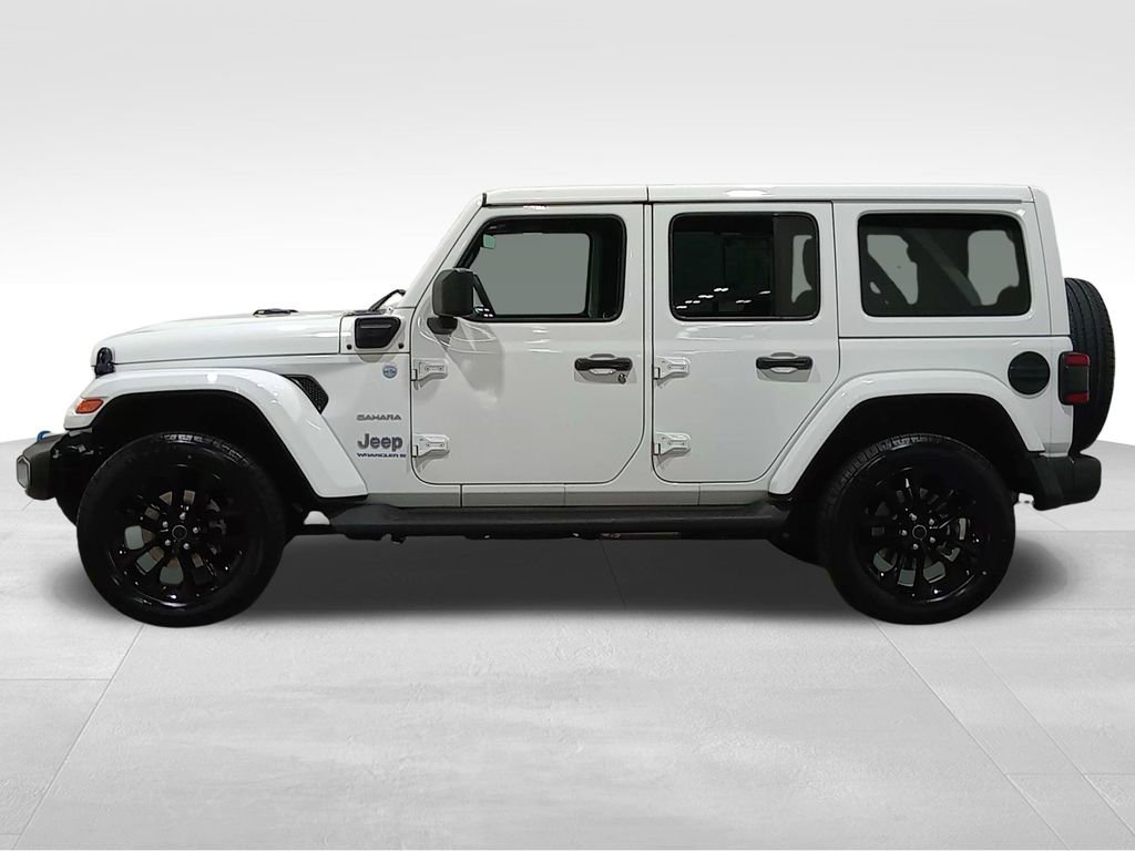 Used 2024 Jeep Wrangler Unlimited Sahara w/ Technology Group AWD/4WD image 8