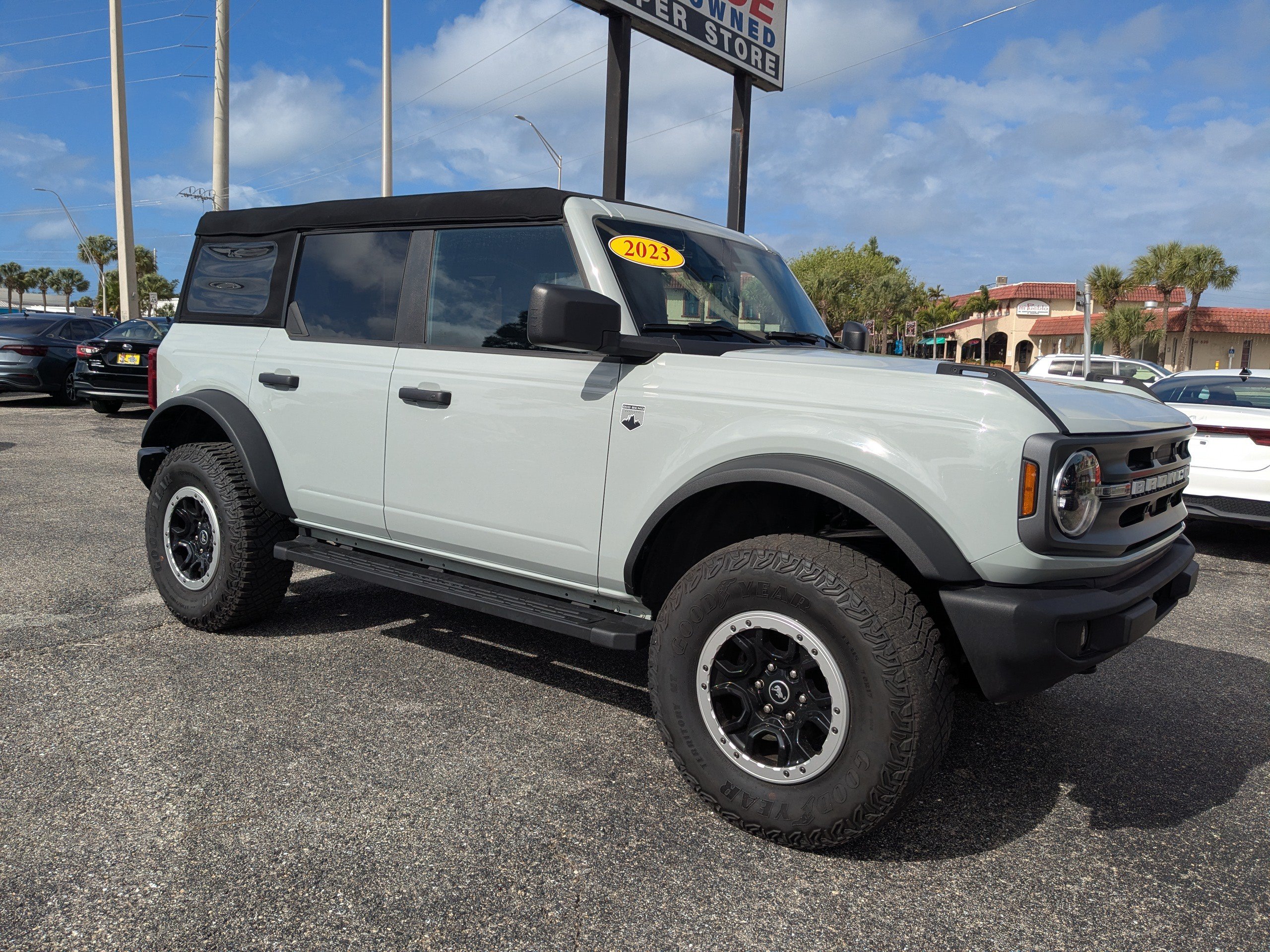 Certified 2023 Ford Bronco Big Bend w/ Sasquatch Package AWD/4WD image 2