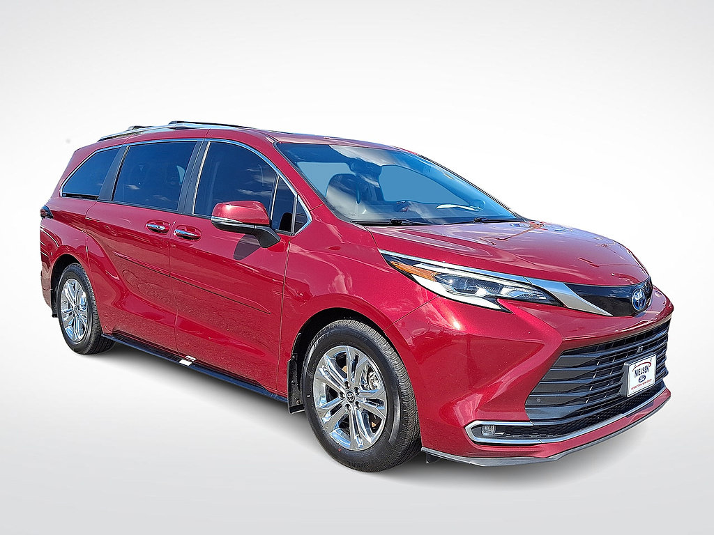 Used 2023 Toyota Sienna Platinum AWD/4WD image 1