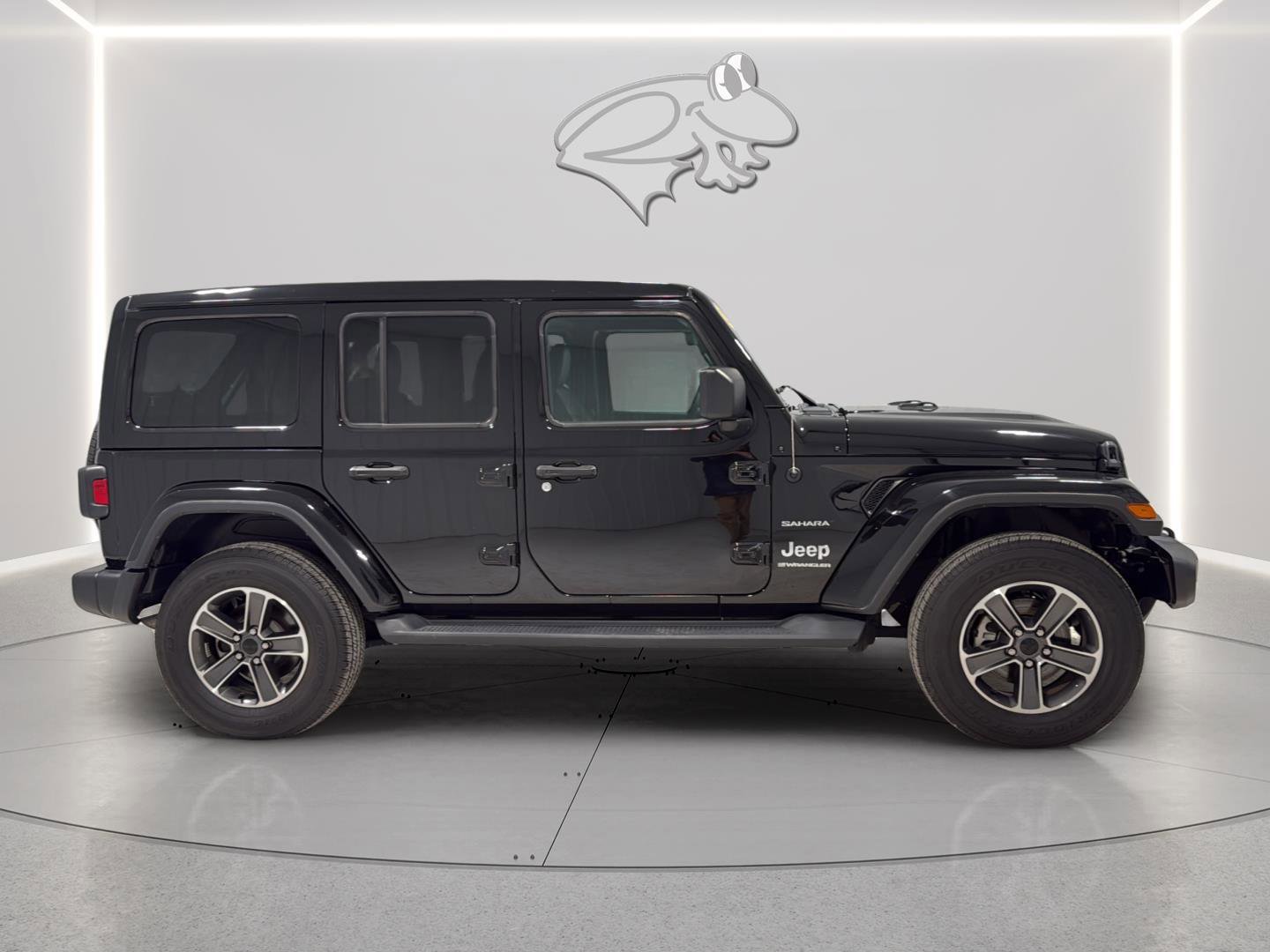 Used 2023 Jeep Wrangler Sahara w/ Cold Weather Group image 6