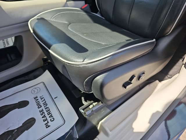 Used 2023 Chrysler Pacifica Limited w/ Uconnect Theater Family Group AWD/4WD image 32