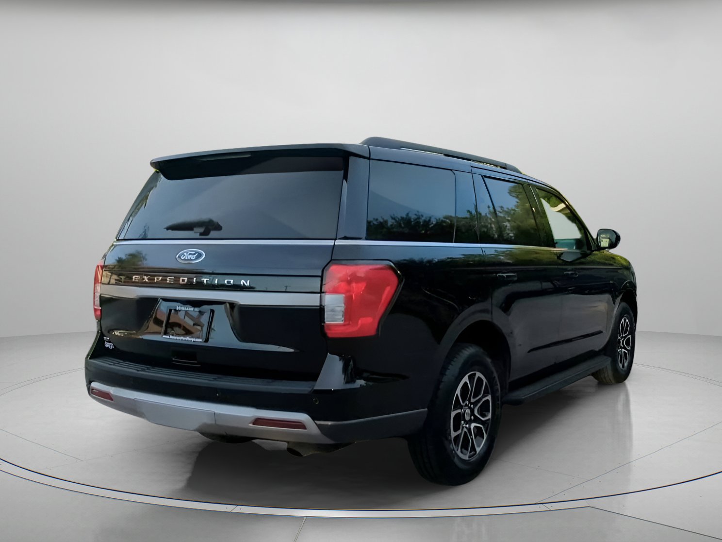 Certified 2024 Ford Expedition XLT RWD image 26