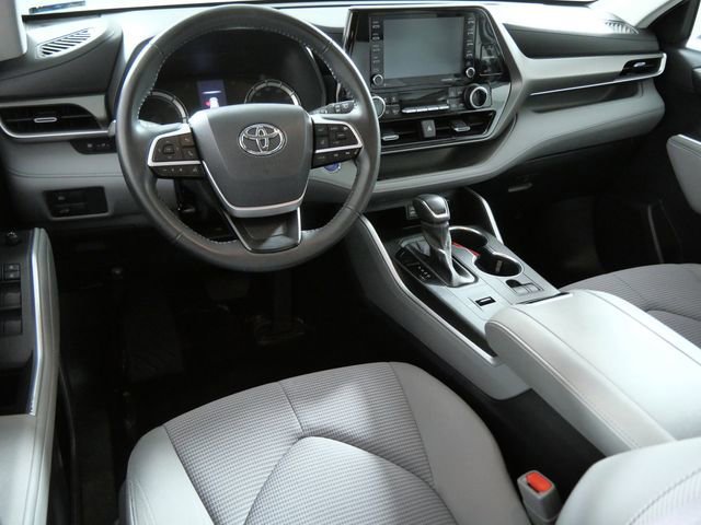 Used 2022 Toyota Highlander LE AWD/4WD image 8