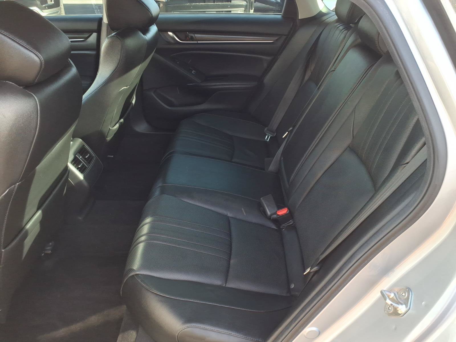 Used 2019 Honda Accord Touring image 16