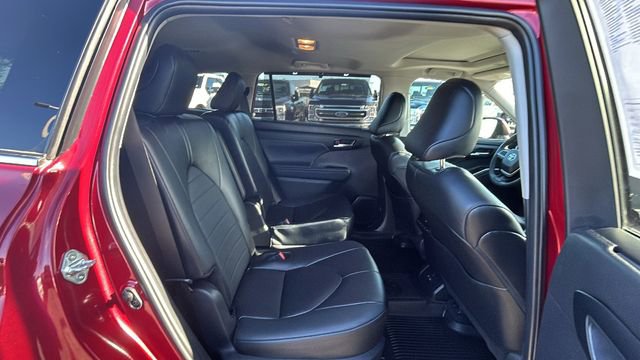 Used 2024 Toyota Highlander XLE image 13