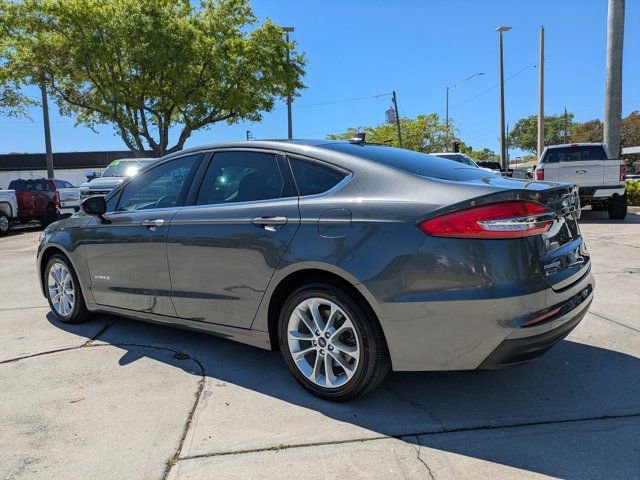 Certified 2019 Ford Fusion SE image 2