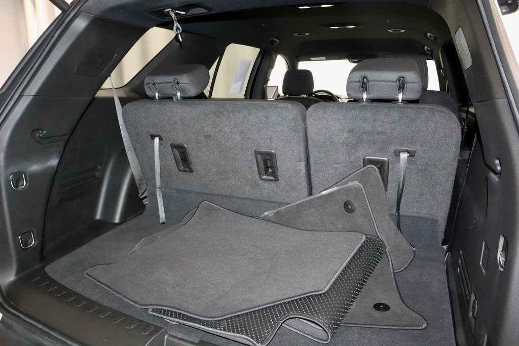 Used 2023 Chevrolet Traverse LT image 12