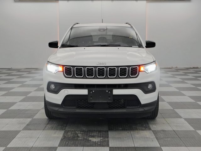 Used 2025 Jeep Compass Latitude w/ Sun & Sound Group AWD/4WD image 7