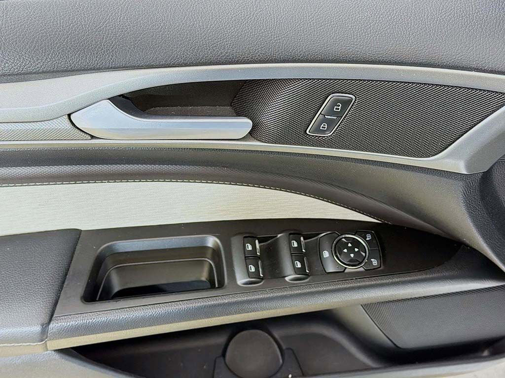 Certified 2019 Ford Fusion SE w/ Equipment Group 151A image 27