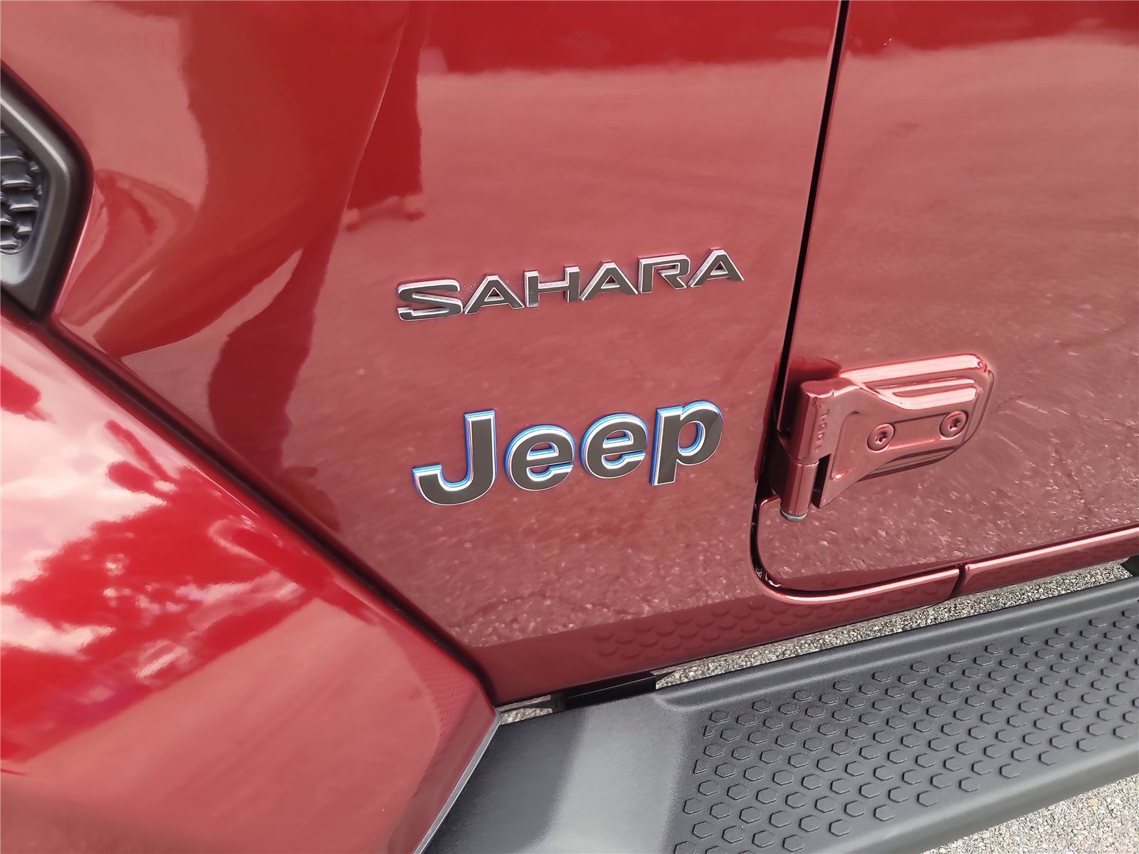 Used 2021 Jeep Wrangler Unlimited Sahara w/ Cold Weather Group AWD/4WD image 14