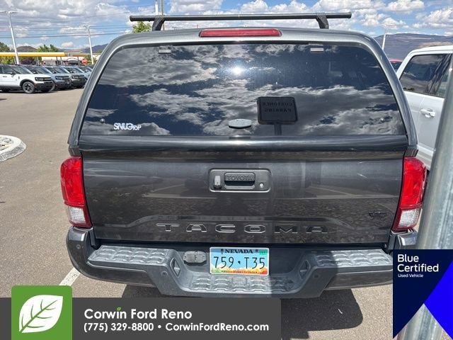 Used 2017 Toyota Tacoma TRD Sport AWD/4WD image 5