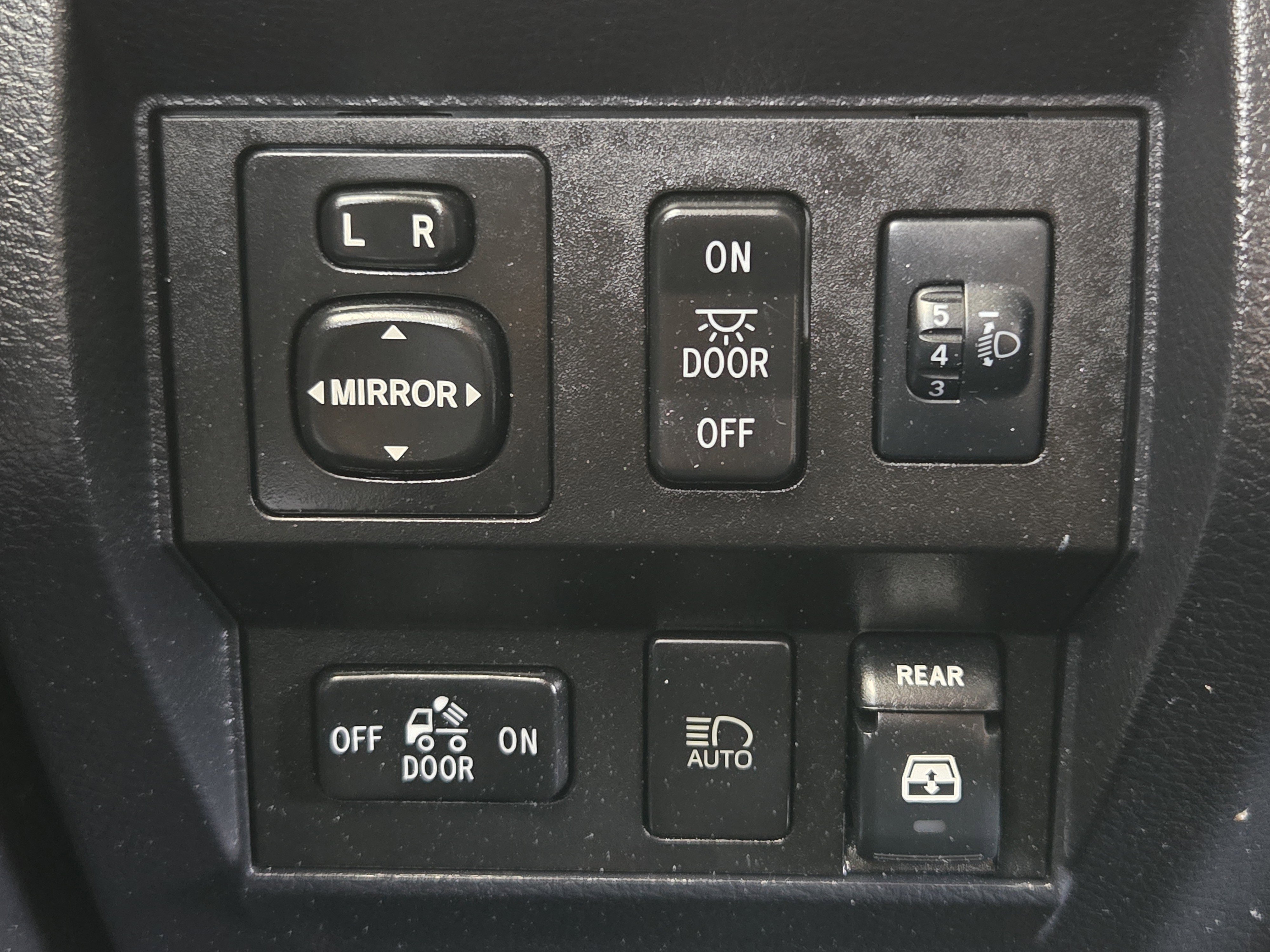 Used 2018 Toyota Tundra SR5 w/ SR5 Upgrade Package RWD image 16