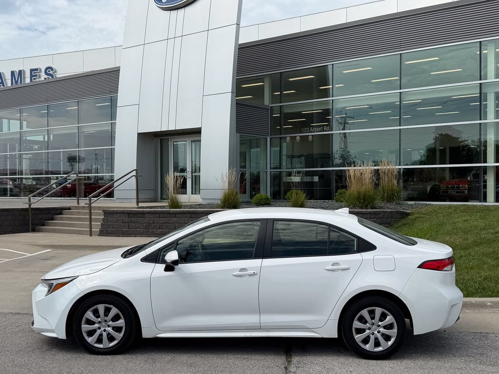 Used 2025 Toyota Corolla LE FWD image 3