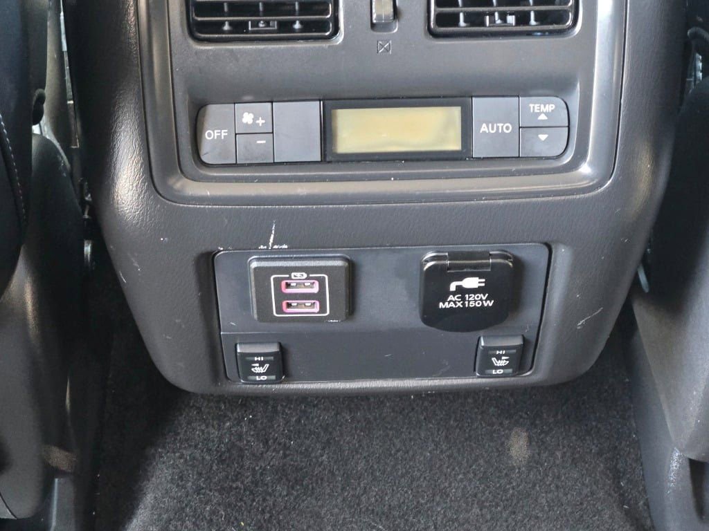 Used 2018 Nissan Pathfinder SL w/ Midnight Edition Package image 21