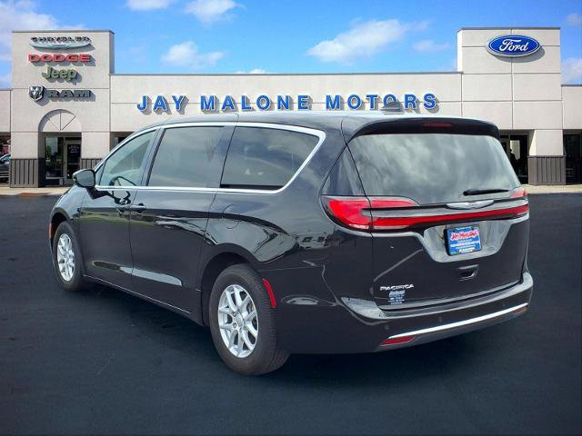 Used 2025 Chrysler Pacifica Select FWD image 4