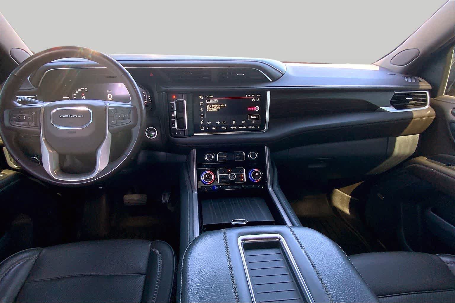 Used 2022 GMC Yukon XL Denali AWD/4WD image 16