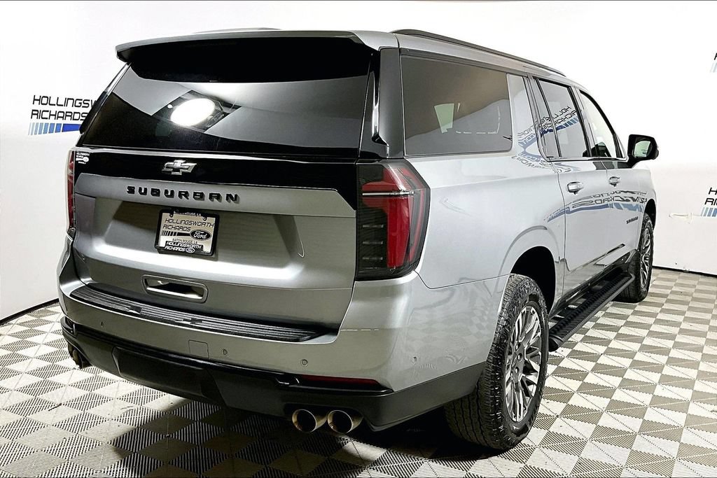 Used 2025 Chevrolet Suburban Z71 AWD/4WD image 9