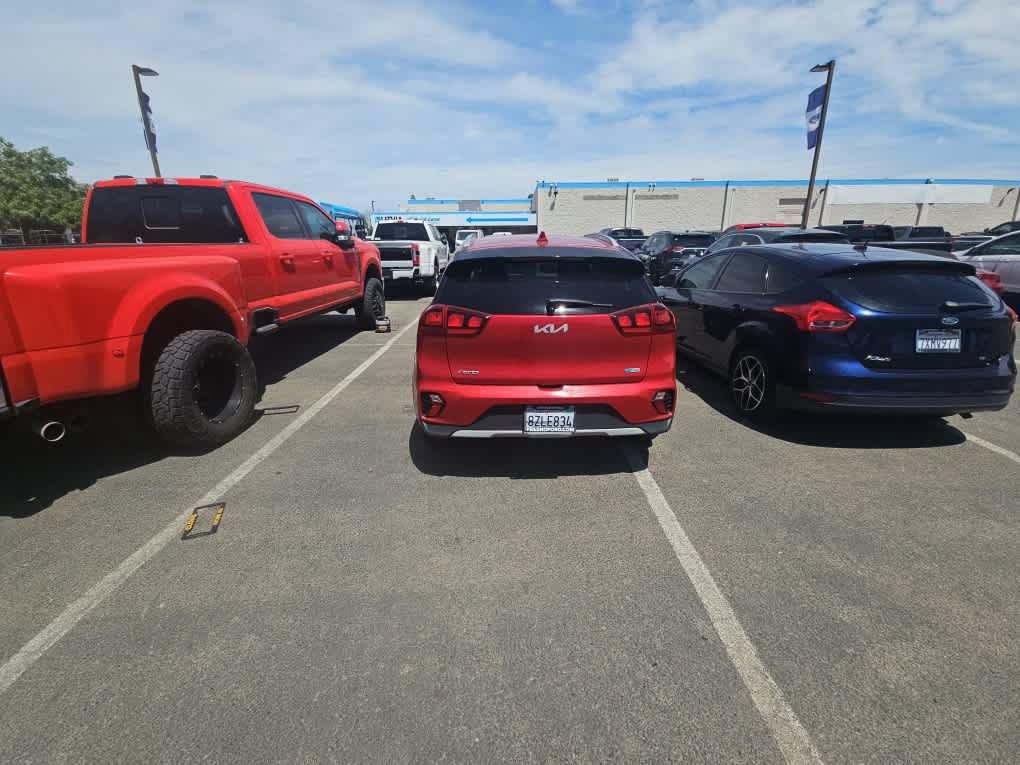 Used 2022 Kia Niro LXS FWD image 7