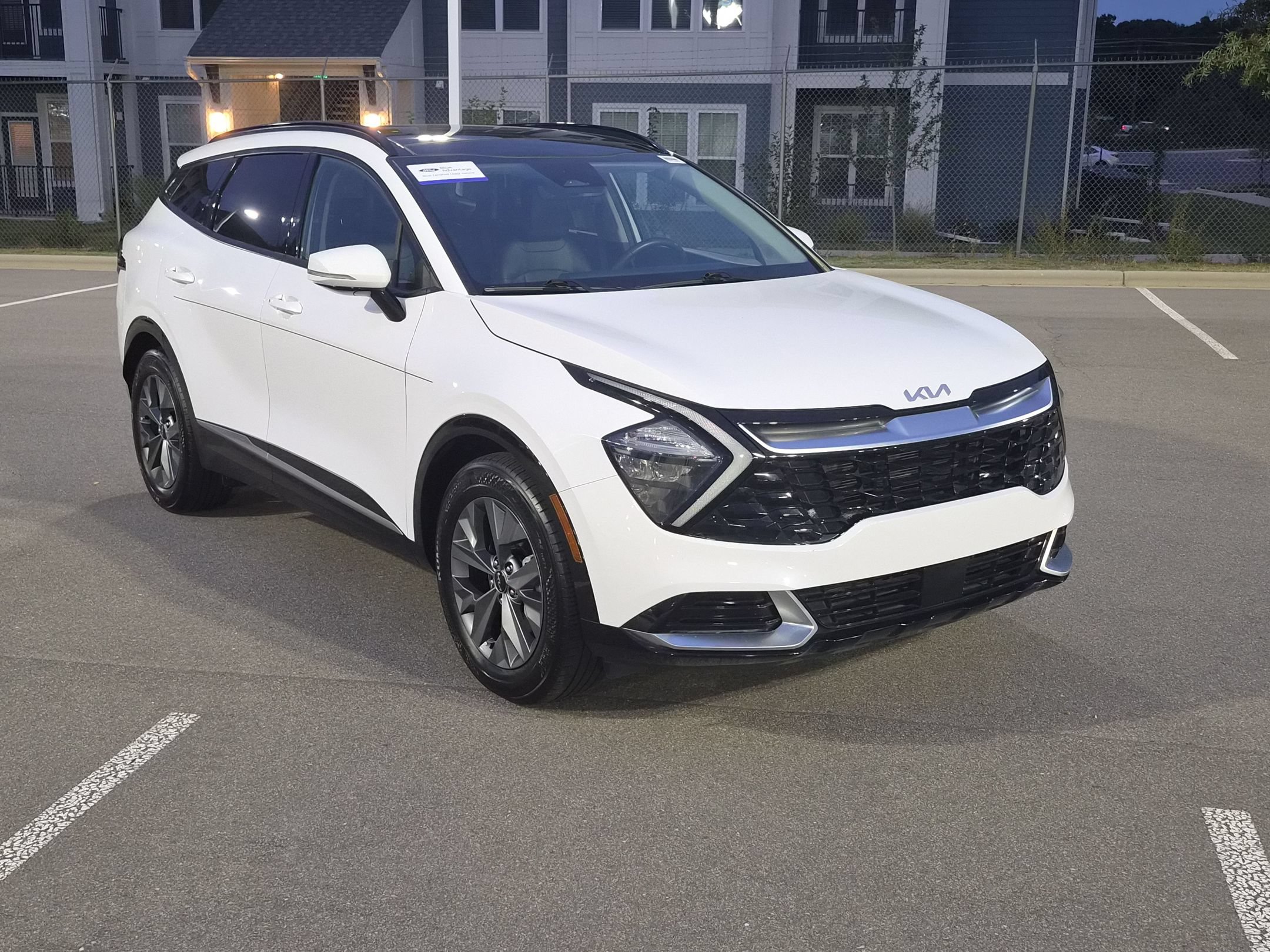 Used 2023 Kia Sportage SX FWD image 2