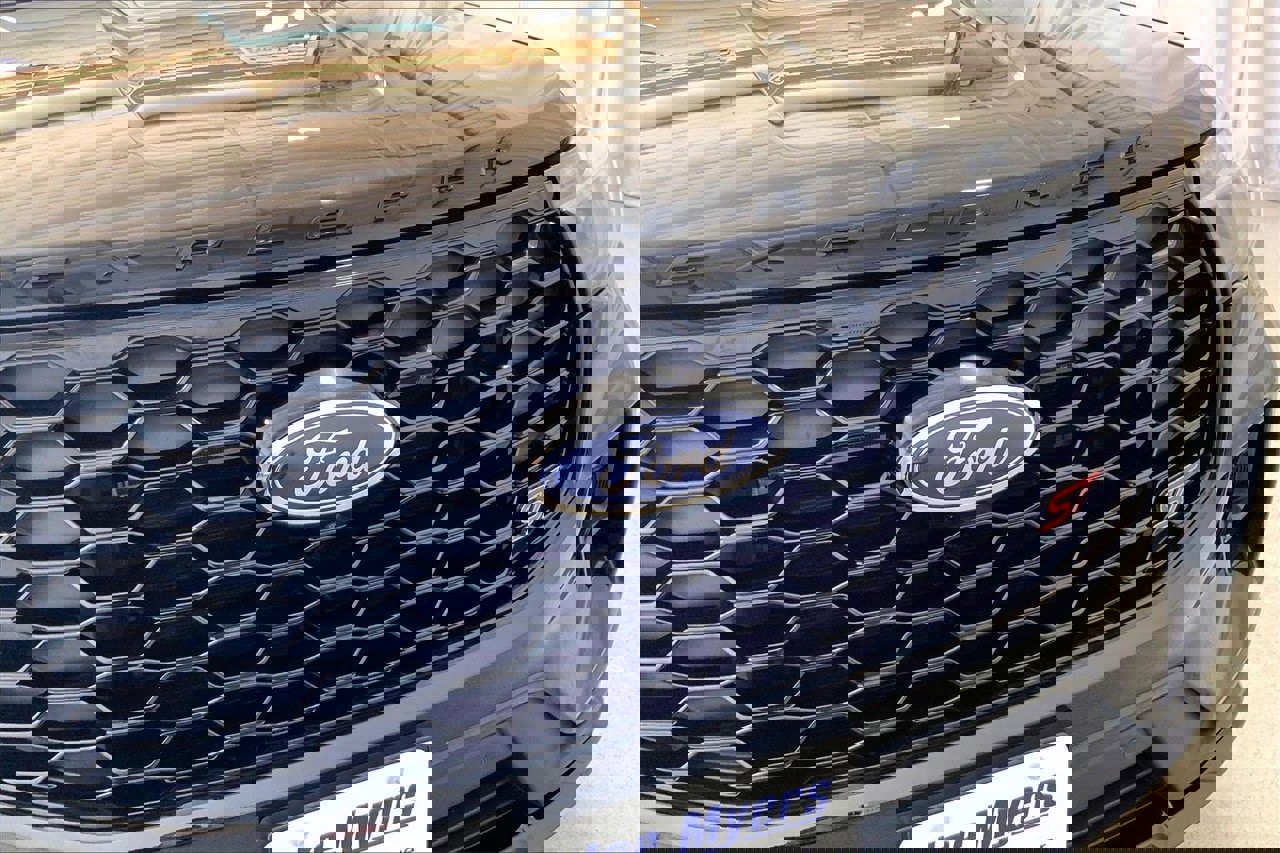 Certified 2025 Ford Explorer ST w/ Sun And Sound Package image 31