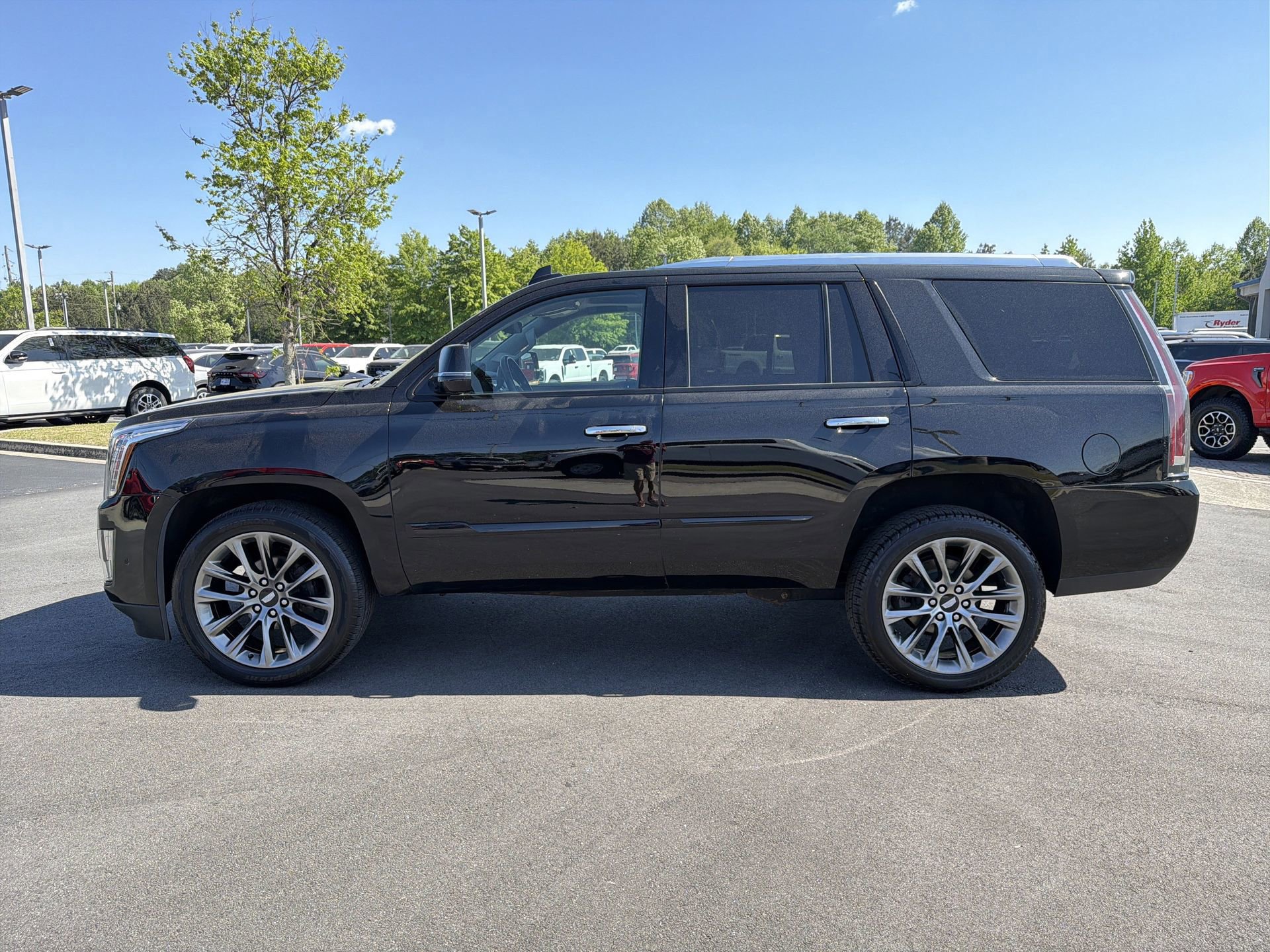 Used 2020 Cadillac Escalade Luxury w/ Escalade Sport Edition AWD/4WD image 6