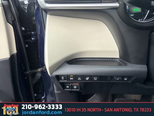 Used 2024 Toyota Sienna Platinum FWD image 24