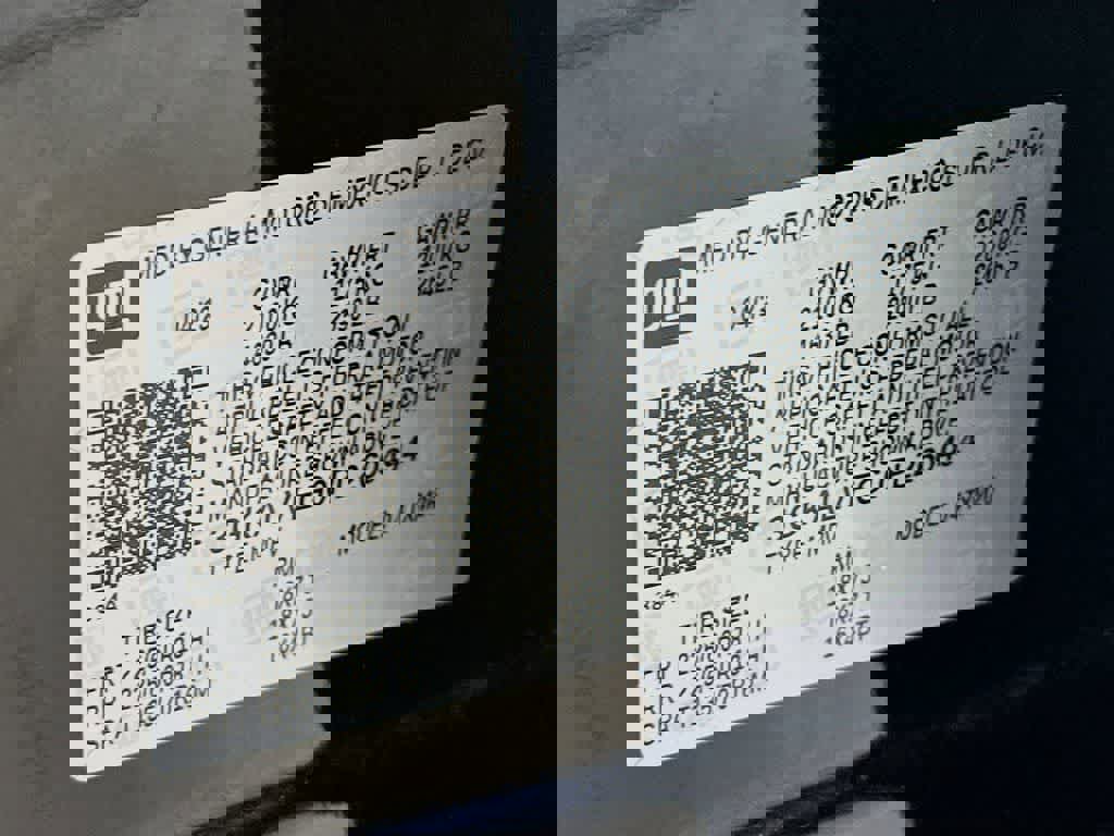 Used 2023 GMC Terrain SLT image 21