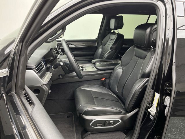 Used 2024 Jeep Wagoneer L Series II AWD/4WD image 9