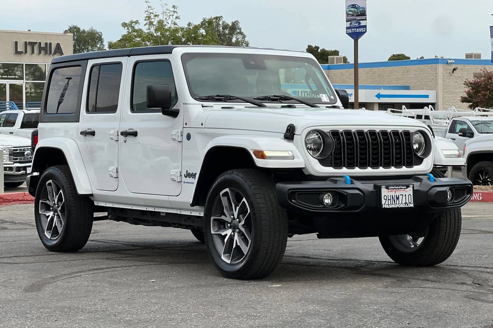 Used 2024 Jeep Wrangler Unlimited AWD/4WD image 10