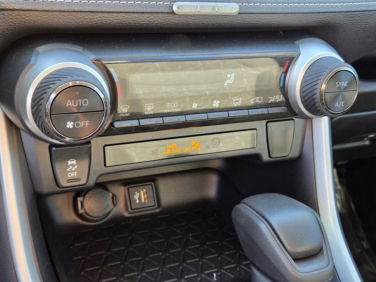 Used 2023 Toyota RAV4 AWD Hybrid image 22