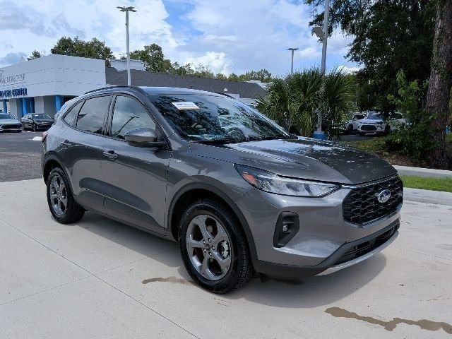 Certified 2025 Ford Escape ST-Line Select AWD/4WD image 2