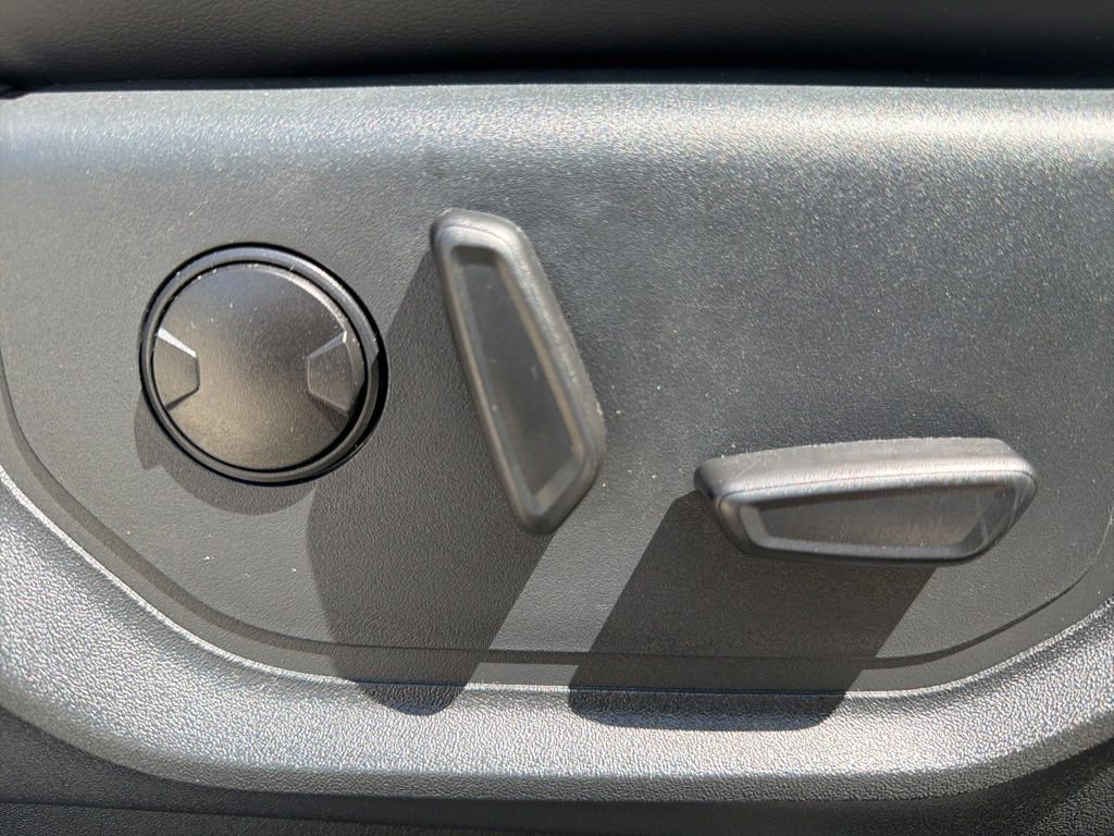 Certified 2024 Ford Expedition XLT RWD image 16