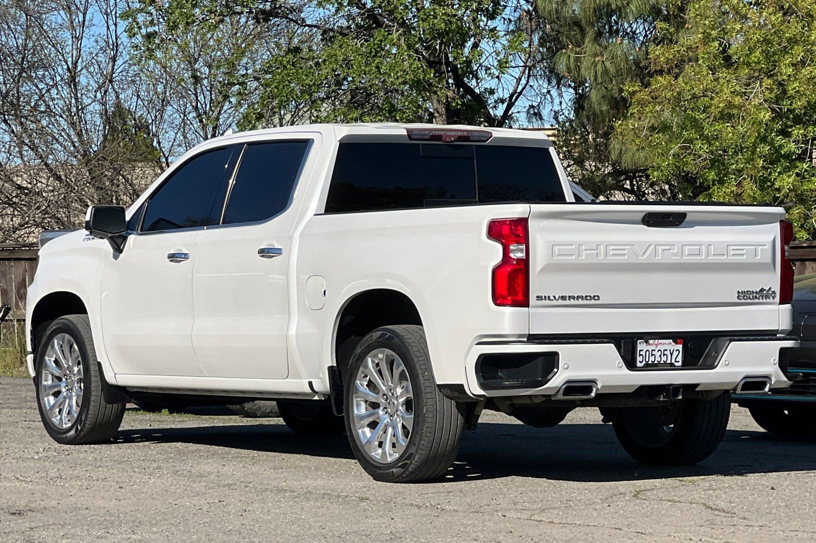 Used 2020 Chevrolet Silverado 1500 High Country w/ Technology Package image 3