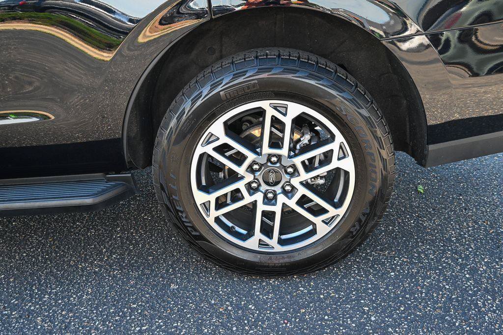 Certified 2025 Ford Expedition Active AWD/4WD image 13