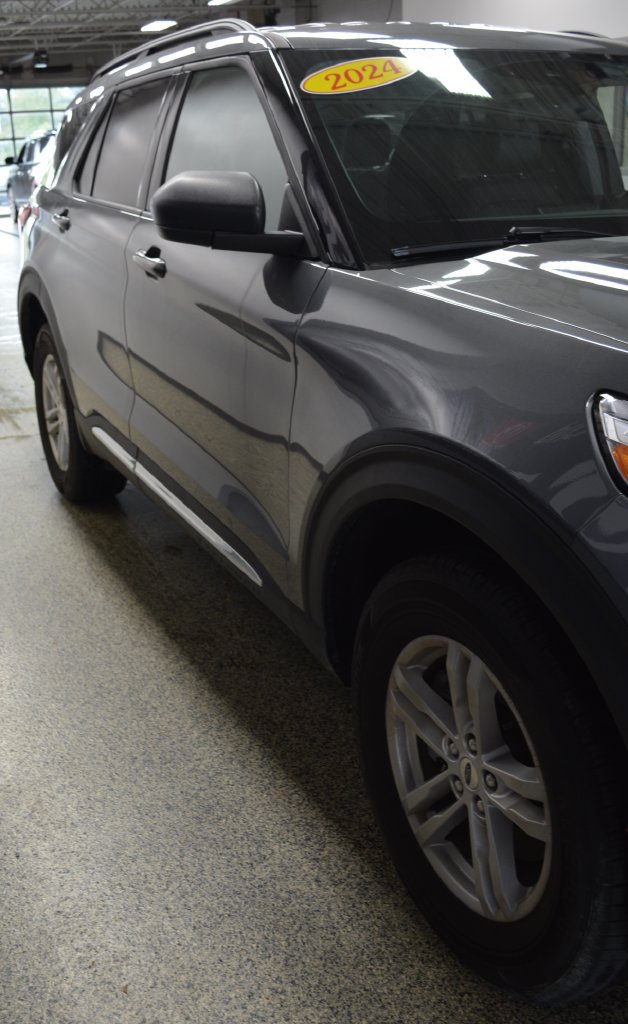 Certified 2024 Ford Explorer XLT w/ Equipment Group 202A AWD/4WD image 7