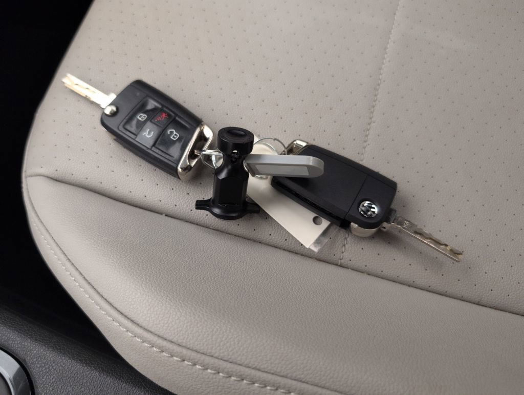 Used 2020 Volkswagen Tiguan SE w/ Panoramic Sunroof Package image 48