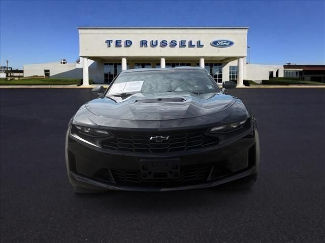 Used 2022 Chevrolet Camaro LT RWD image 2