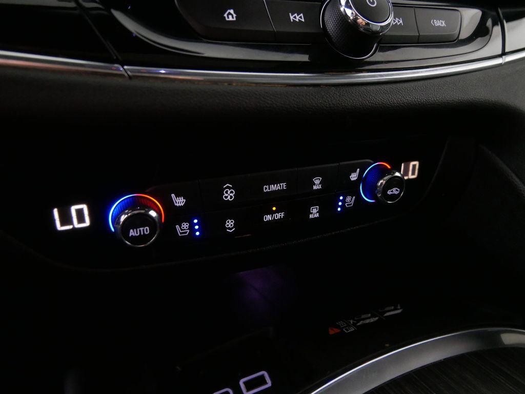 Used 2023 Buick Enclave Avenir image 30