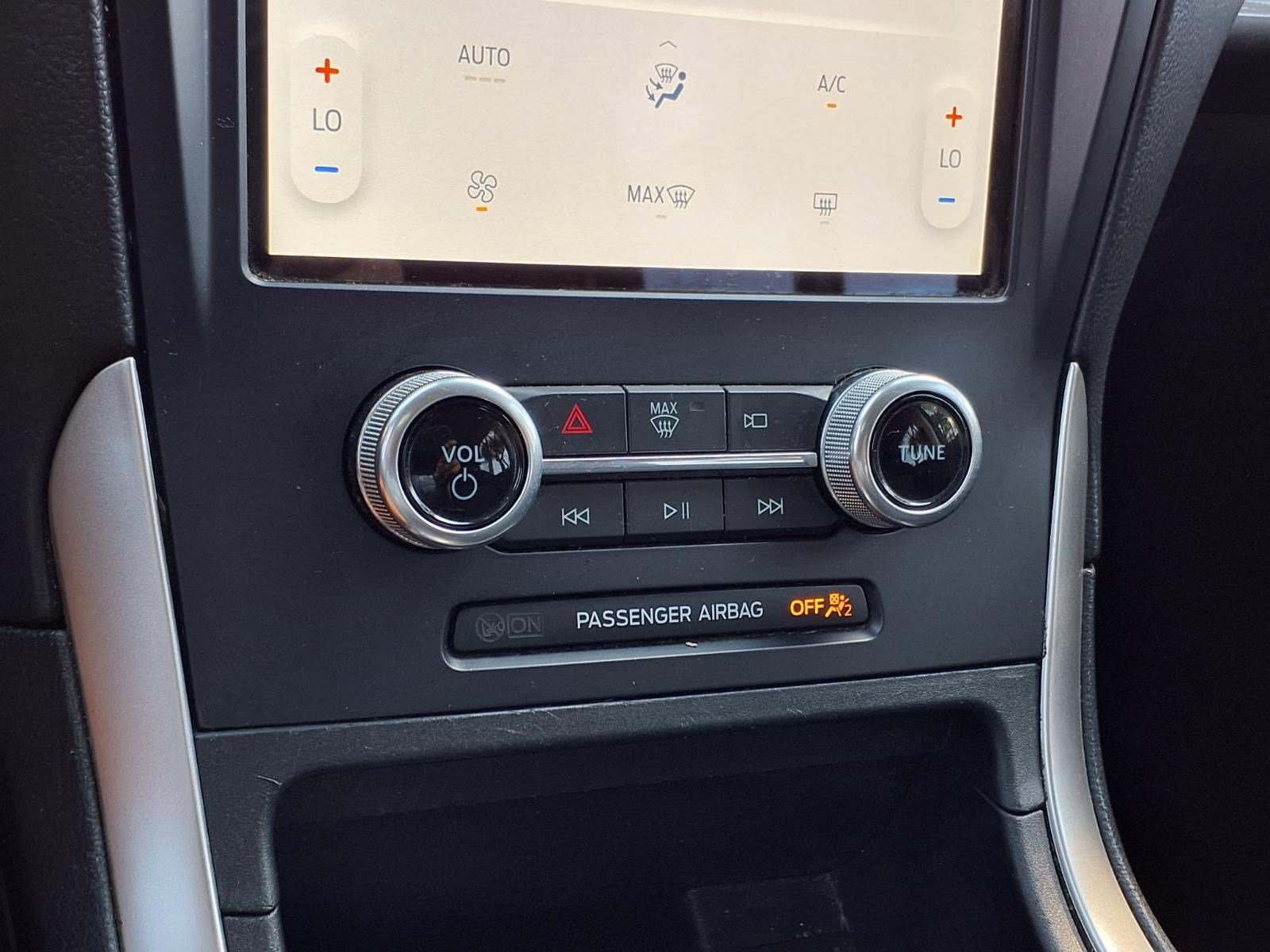 Certified 2023 Ford Edge SE w/ Black Appearance Package AWD/4WD image 18