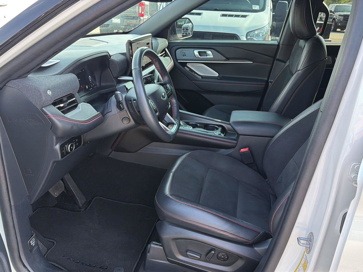 Certified 2025 Ford Explorer ST AWD/4WD image 10